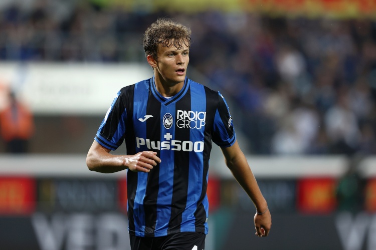 意媒:斯卡尔维尼在意杯半决赛左膝受伤离场,将接受进一步检查